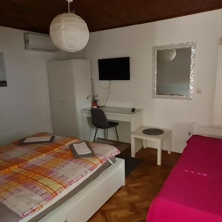 Sobe Zimmer Rooms Nika Tusilovic Exteriör bild