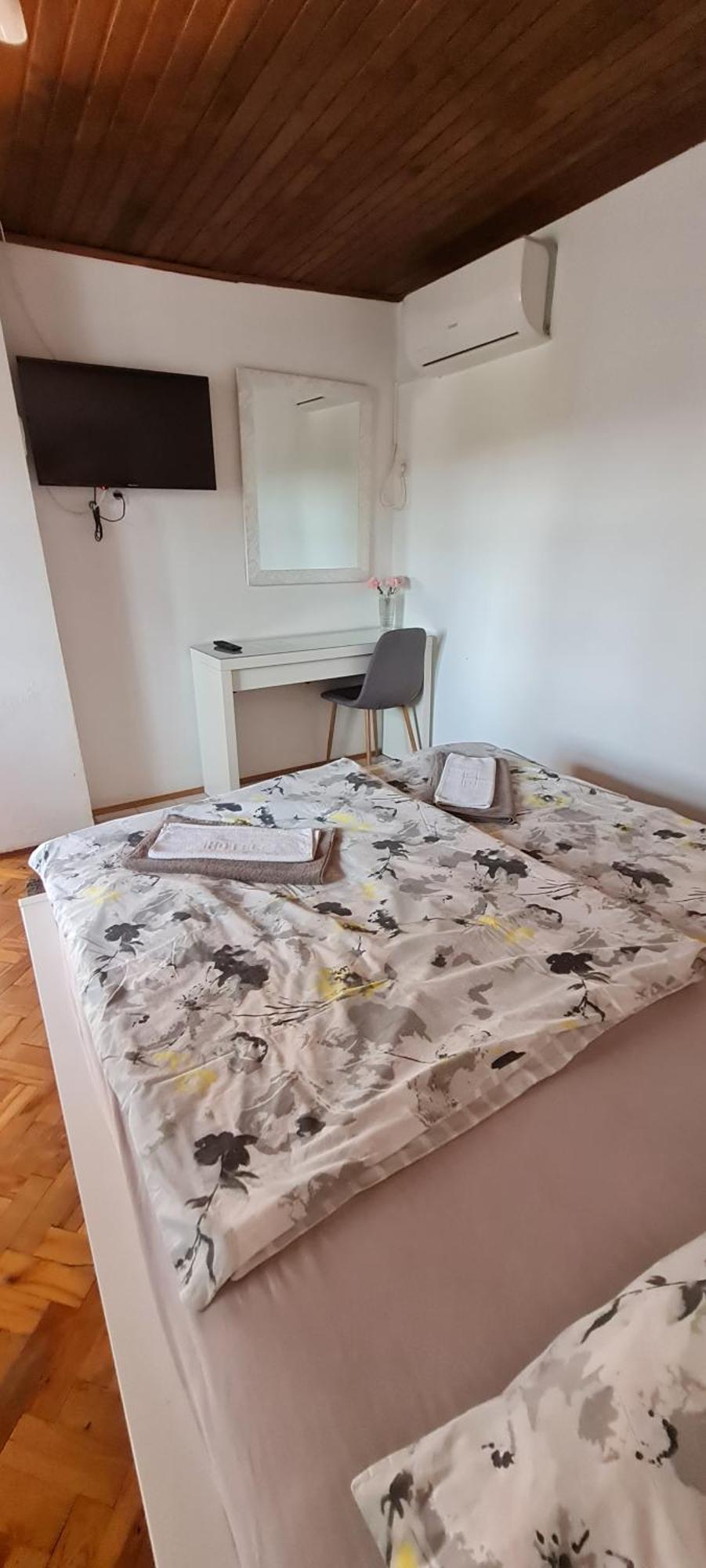 Sobe Zimmer Rooms Nika Tusilovic Exteriör bild