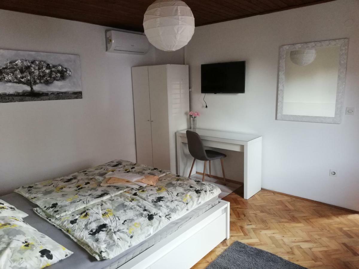Sobe Zimmer Rooms Nika Tusilovic Exteriör bild