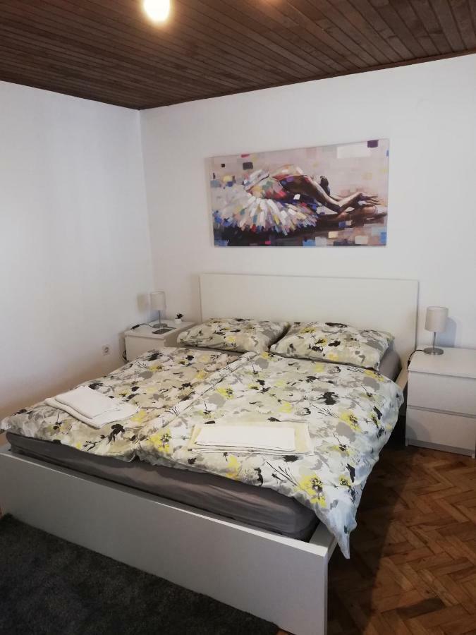 Sobe Zimmer Rooms Nika Tusilovic Exteriör bild